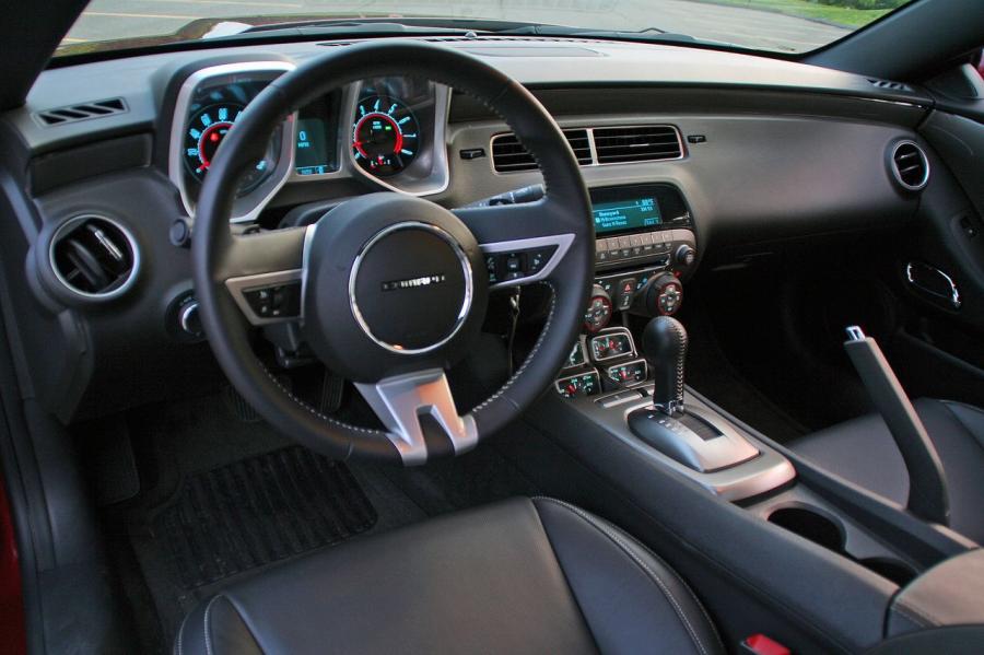 Торпедо Chevrolet Camaro RS 2009 года  (фото 77 из 89)